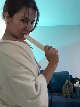 Snapshot of SofiaG_ chatting on 03/05/25, 01:10 SofiaG  online show from 03/05/25, 01:10