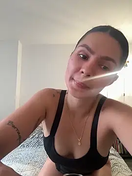 Snapshot of SofiaG_ chatting on 03/14/25, 10:27 SofiaG  online show from 03/14/25, 10:27