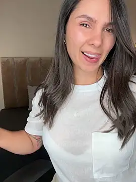 Snapshot of SofiaG_ chatting on 10/25/25, 08:36 SofiaG  online show from 10/25/25, 08:36