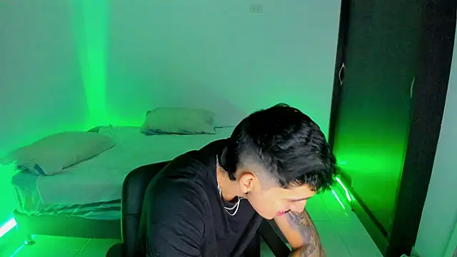 Snapshot of OliverBennet chatting on 01/18/25, 11:44 OliverBennet online show from 01/18/25, 11:44
