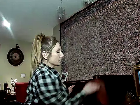 Snapshot of lilyhornyhousewife chatting on 12/03/24, 11:44 lilyhornyhousewife online show from 12/03/24, 11:44