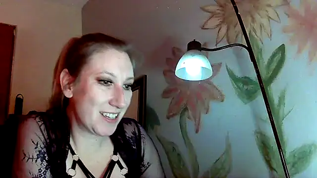Snapshot of lilyhornyhousewife chatting on 12/29/24, 11:18 lilyhornyhousewife online show from 12/29/24, 11:18