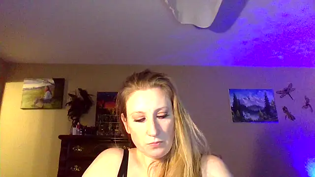 Snapshot of lilyhornyhousewife chatting on 01/13/25, 03:23 lilyhornyhousewife online show from 01/13/25, 03:23