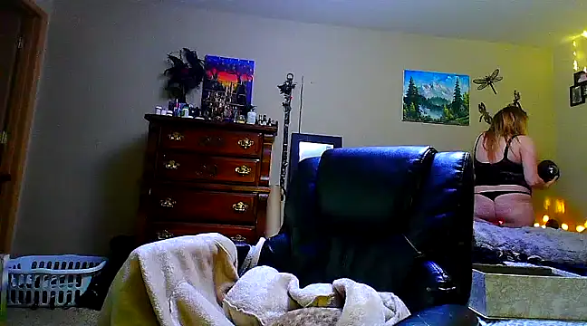 Snapshot of lilyhornyhousewife chatting on 03/08/25, 09:50 lilyhornyhousewife online show from 03/08/25, 09:50