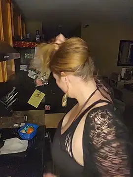 Snapshot of lilyhornyhousewife chatting on 05/24/26, 11:48 lilyhornyhousewife online show from 05/24/26, 11:48