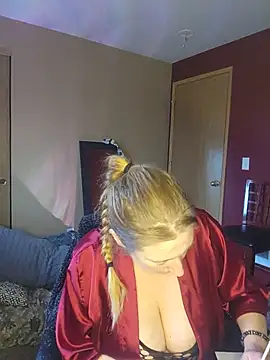 Snapshot of lilyhornyhousewife chatting on 06/26/26, 04:00 lilyhornyhousewife online show from 06/26/26, 04:00