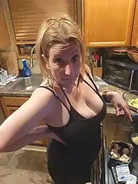 Snapshot of lilyhornyhousewife chatting on 07/03/26, 08:32 lilyhornyhousewife online show from 07/03/26, 08:32