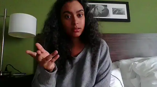 Snapshot of cinnaminnie chatting on 01/06/25, 04:02 cinnaminnie online show from 01/06/25, 04:02