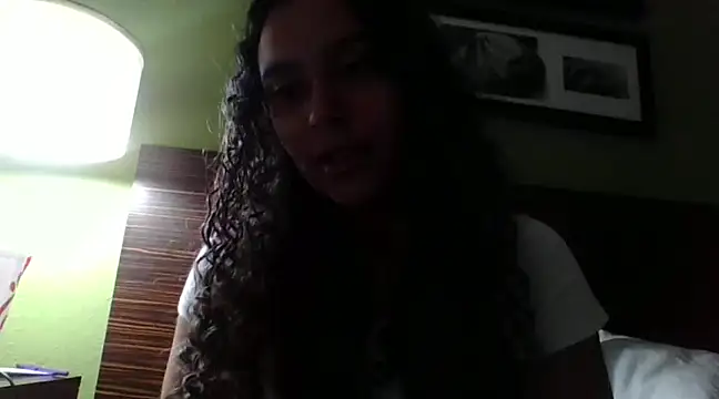 Snapshot of cinnaminnie chatting on 01/10/25, 03:39 cinnaminnie online show from 01/10/25, 03:39