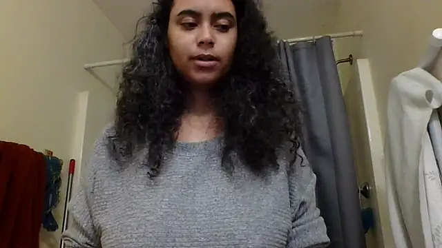 Snapshot of cinnaminnie chatting on 01/16/25, 04:39 cinnaminnie online show from 01/16/25, 04:39