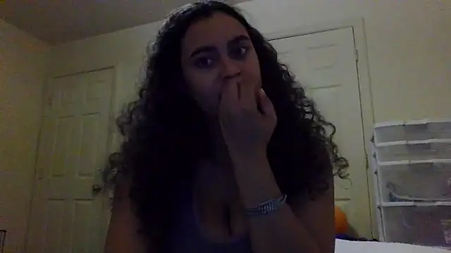 Snapshot of cinnaminnie chatting on 01/17/25, 05:11 cinnaminnie online show from 01/17/25, 05:11