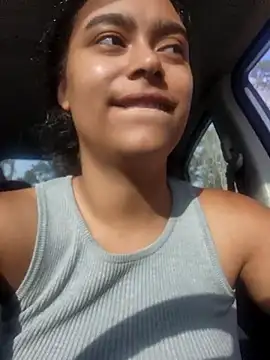 Snapshot of cinnaminnie chatting on 03/20/25, 01:37 cinnaminnie online show from 03/20/25, 01:37