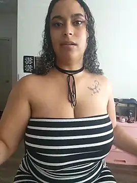 Snapshot of cinnaminnie chatting on 09/13/25, 09:58 cinnaminnie online show from 09/13/25, 09:58