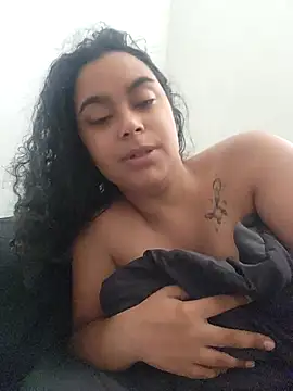 Snapshot of cinnaminnie chatting on 12/15/25, 09:30 cinnaminnie online show from 12/15/25, 09:30