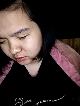 Snapshot of Thomgdee chatting on 02/13/25, 01:15 Thomgdee online show from 02/13/25, 01:15