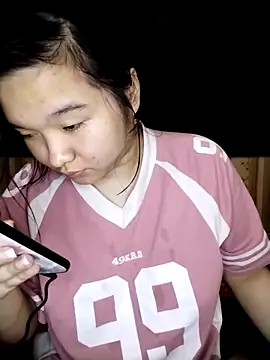 Snapshot of Thomgdee chatting on 02/14/25, 05:51 Thomgdee online show from 02/14/25, 05:51