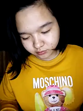 Snapshot of Thomgdee chatting on 02/15/25, 10:33 Thomgdee online show from 02/15/25, 10:33