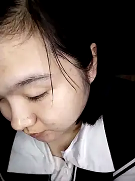 Snapshot of Thomgdee chatting on 02/17/25, 09:13 Thomgdee online show from 02/17/25, 09:13