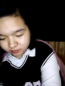 Snapshot of Thomgdee chatting on 02/17/25, 12:16 Thomgdee online show from 02/17/25, 12:16