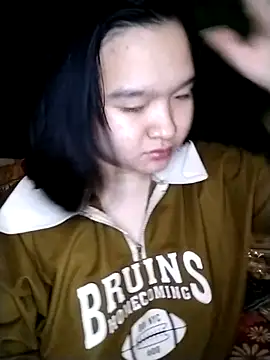 Snapshot of Thomgdee chatting on 02/18/25, 12:17 Thomgdee online show from 02/18/25, 12:17