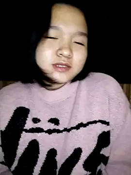 Snapshot of Thomgdee chatting on 02/19/25, 01:17 Thomgdee online show from 02/19/25, 01:17