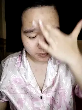 Snapshot of Thomgdee chatting on 03/12/25, 01:40 Thomgdee online show from 03/12/25, 01:40