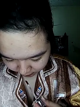 Snapshot of Thomgdee chatting on 09/18/25, 12:23 Thomgdee online show from 09/18/25, 12:23