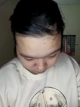 Snapshot of Thomgdee chatting on 10/13/25, 12:43 Thomgdee online show from 10/13/25, 12:43