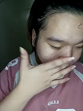 Snapshot of Thomgdee chatting on 10/15/25, 12:55 Thomgdee online show from 10/15/25, 12:55