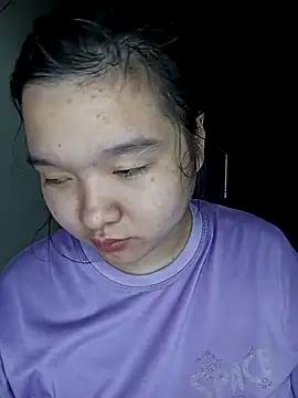 Snapshot of Thomgdee chatting on 10/17/25, 12:58 Thomgdee online show from 10/17/25, 12:58