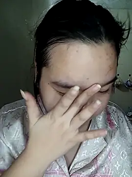 Snapshot of Thomgdee chatting on 10/22/25, 01:39 Thomgdee online show from 10/22/25, 01:39