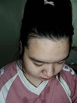 Snapshot of Thomgdee chatting on 10/31/25, 01:17 Thomgdee online show from 10/31/25, 01:17