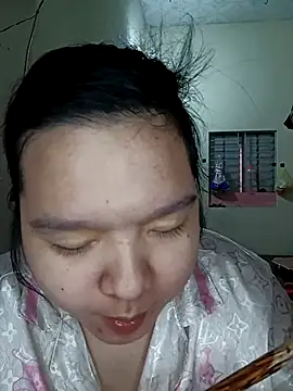 Snapshot of Thomgdee chatting on 11/26/25, 01:39 Thomgdee online show from 11/26/25, 01:39