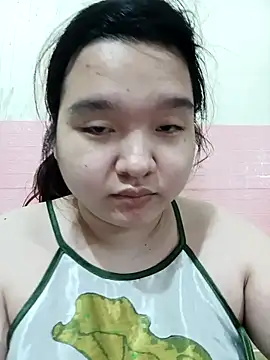 Snapshot of Thomgdee chatting on 12/14/25, 10:42 Thomgdee online show from 12/14/25, 10:42