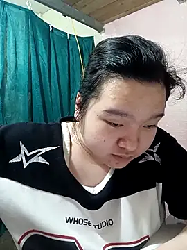 Snapshot of Thomgdee chatting on 02/14/26, 05:43 Thomgdee online show from 02/14/26, 05:43