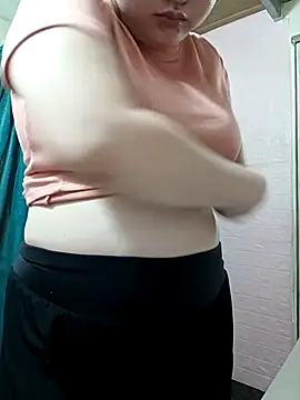 Snapshot of Thomgdee chatting on 03/24/26, 01:21 Thomgdee online show from 03/24/26, 01:21