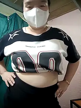 Snapshot of Thomgdee chatting on 04/14/26, 02:06 Thomgdee online show from 04/14/26, 02:06