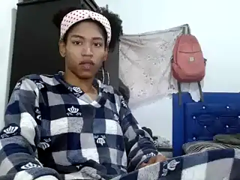 Snapshot of miriam775 chatting on 12/02/24, 11:23 miriam775 online show from 12/02/24, 11:23