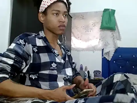 Snapshot of miriam775 chatting on 12/26/24, 12:38 miriam775 online show from 12/26/24, 12:38