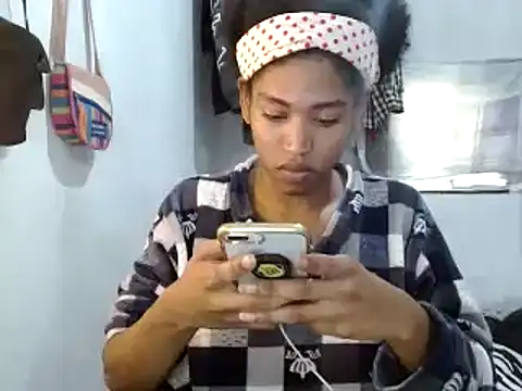 Snapshot of miriam775 chatting on 12/28/24, 03:26 miriam775 online show from 12/28/24, 03:26