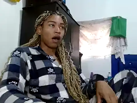 Snapshot of miriam775 chatting on 12/30/24, 12:42 miriam775 online show from 12/30/24, 12:42