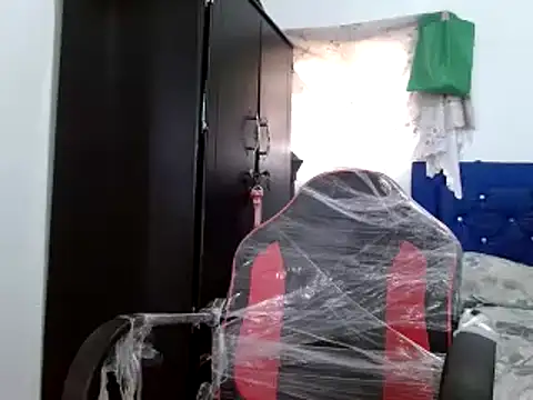 Snapshot of miriam775 chatting on 12/30/24, 03:57 miriam775 online show from 12/30/24, 03:57