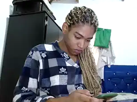 Snapshot of miriam775 chatting on 01/09/25, 12:30 miriam775 online show from 01/09/25, 12:30