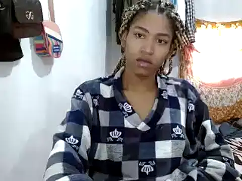 Snapshot of miriam775 chatting on 01/21/25, 01:11 miriam775 online show from 01/21/25, 01:11