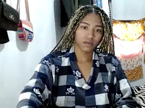 Snapshot of miriam775 chatting on 02/08/25, 01:11 miriam775 online show from 02/08/25, 01:11