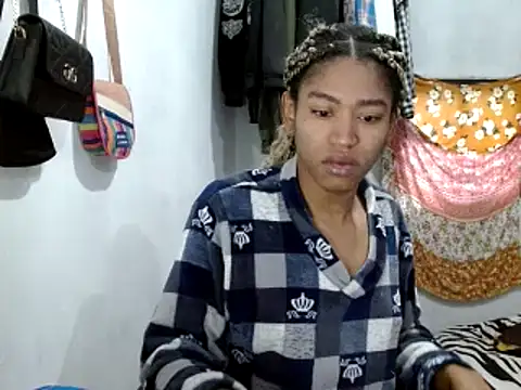 Snapshot of miriam775 chatting on 02/11/25, 12:48 miriam775 online show from 02/11/25, 12:48