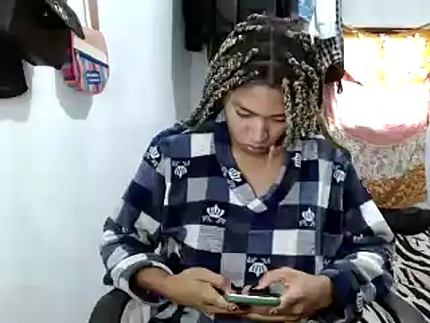 Snapshot of miriam775 chatting on 02/17/25, 12:59 miriam775 online show from 02/17/25, 12:59