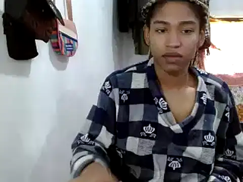 Snapshot of miriam775 chatting on 02/18/25, 03:10 miriam775 online show from 02/18/25, 03:10