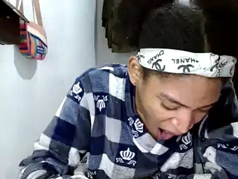 Snapshot of miriam775 chatting on 03/11/25, 01:23 miriam775 online show from 03/11/25, 01:23