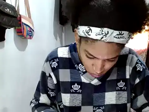 Snapshot of miriam775 chatting on 03/13/25, 02:23 miriam775 online show from 03/13/25, 02:23